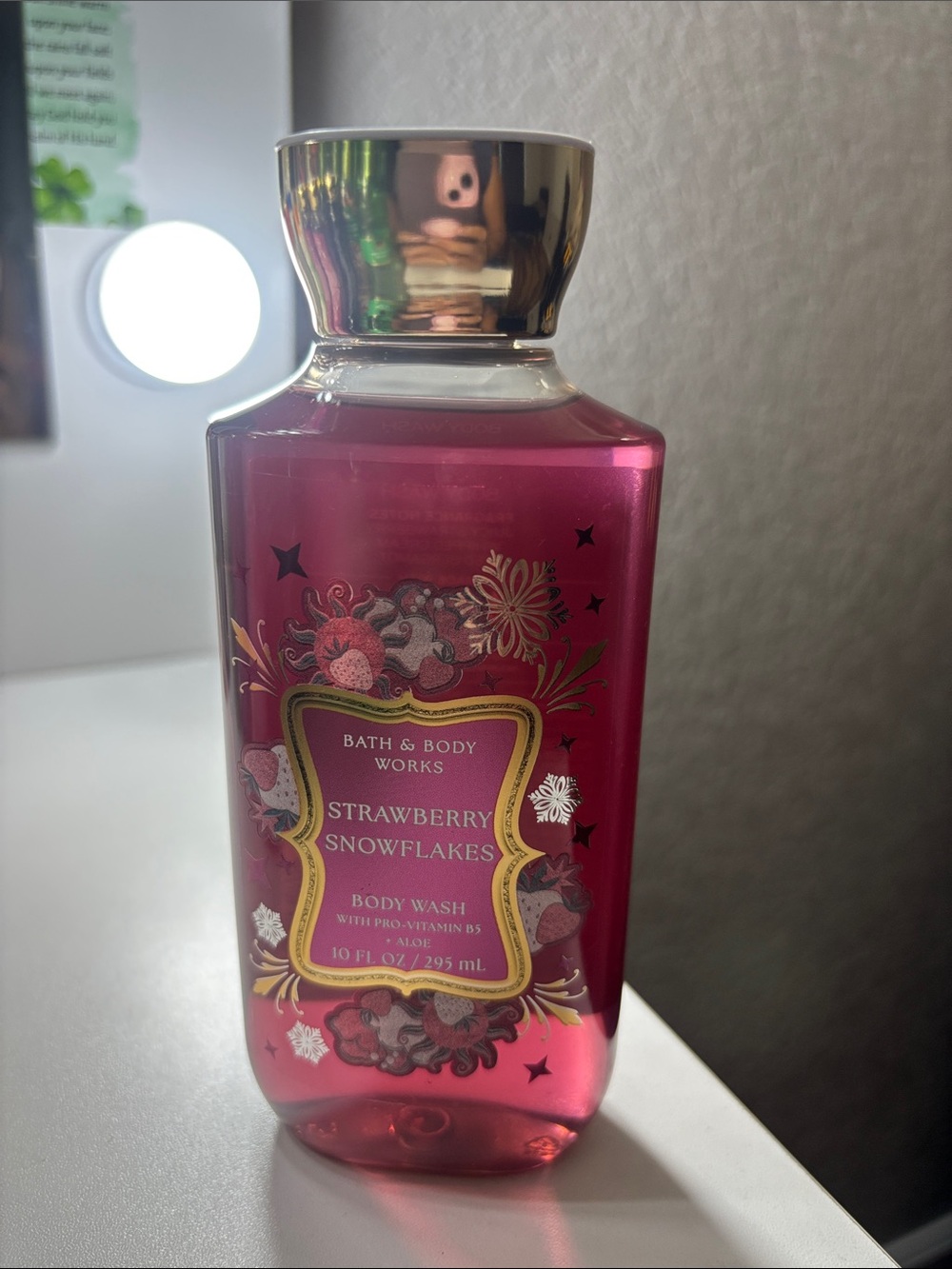 Bath & Body Works Strawberry Snowflakes Body Wash - Pink
